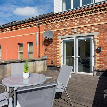 Attic Style 2 Bed Duplex Apartment With Rooftop Patio Belfast Exterior foto